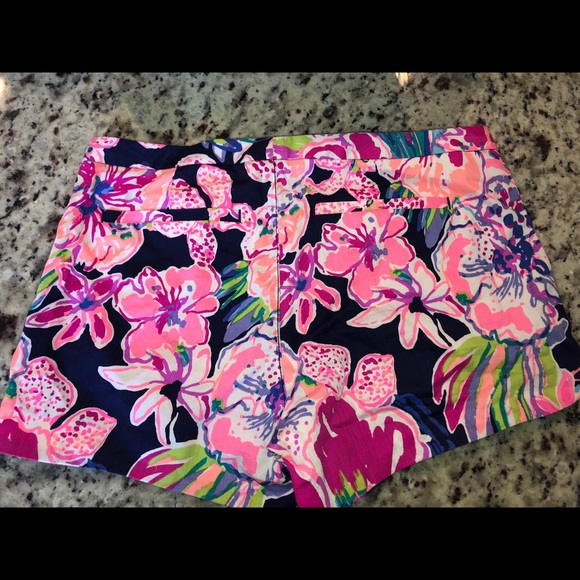 Lilly Pulitzer floral shorts!! - Picture 2 of 3